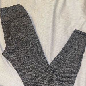 Super cute black and white leggings!